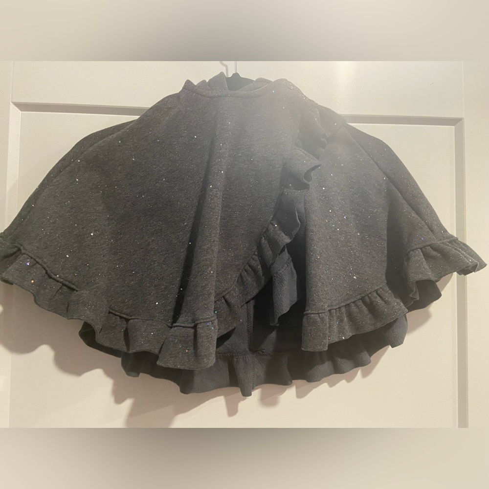 MAX STUDIO GRAY WITH SILVER GLITTER RUFFLE PONCHO CAPE WITH HOOD 24M EUC